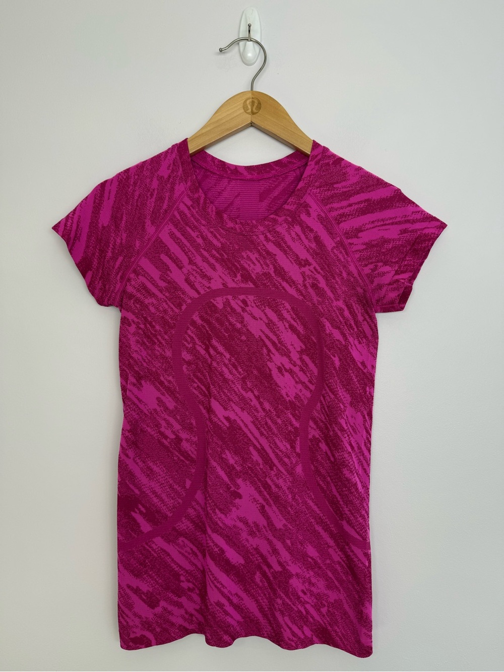 40: Lululemon Swiftly Tech Short Sleeve Shirt Pow Pink Ripened Raspberry Sz 6